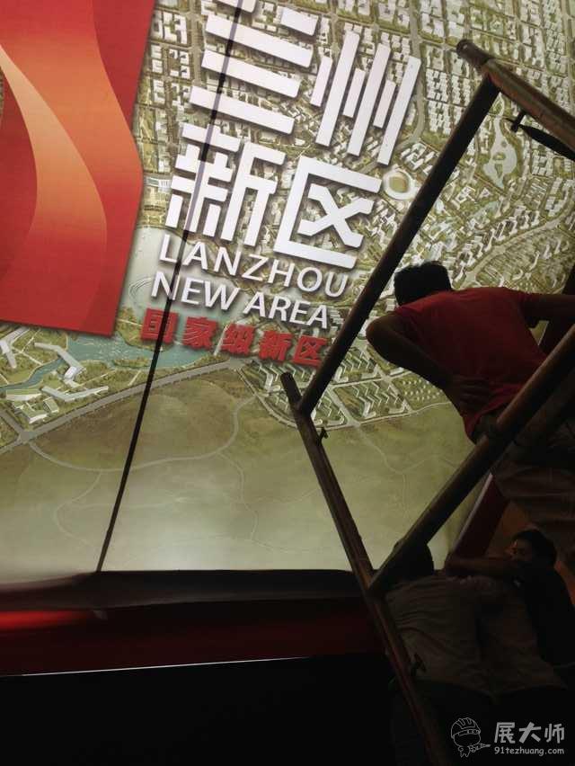 裝頂部軟膜，要注意安全哦
